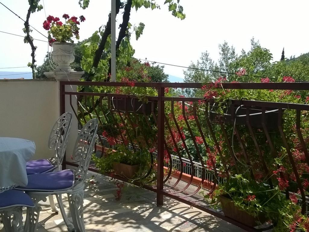 Apartments And Rooms Deskovic Мощеничка-Драга Экстерьер фото